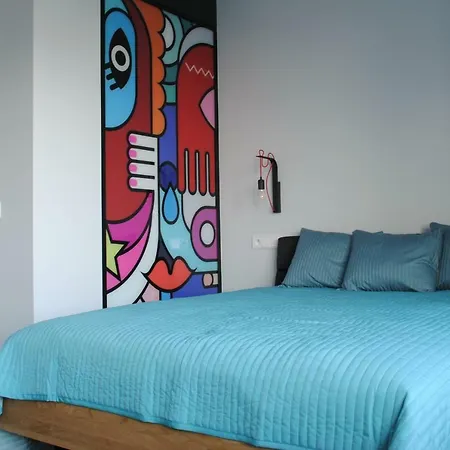 Apartament Wiejska 9 *
