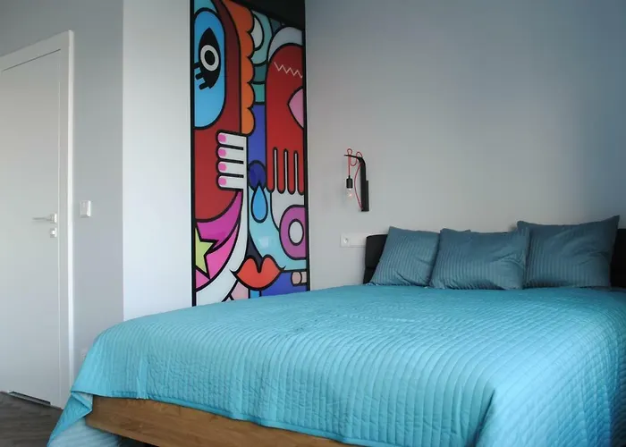 Apartment Wiejska 9 *